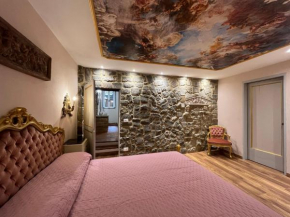 CORTONA SUITE - THE HOUSE WITH WELL and THE FRESCOS PALACE